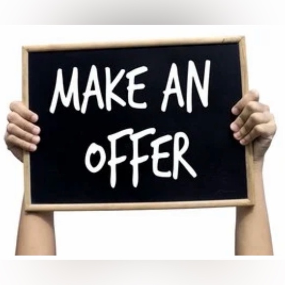 Chic Gold Charm Necklace with Red and Pink Details - Picture 6 of 6